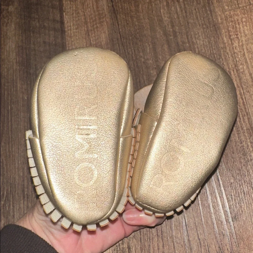 Romirus‎ Gold Baby Shoes EUC No Size see measurements